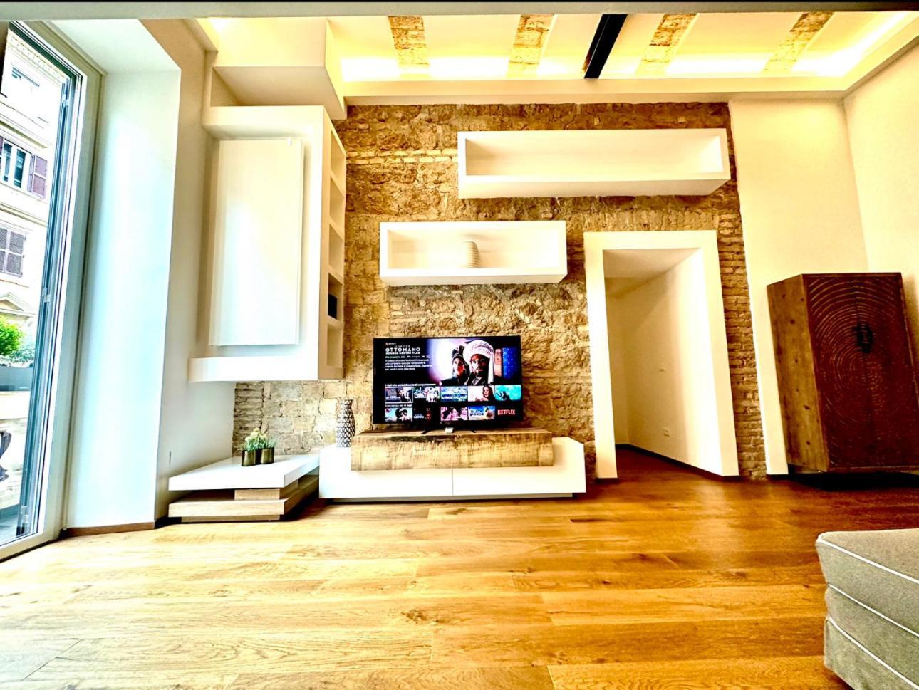 Appartamento Buonarroti Art Home. Luxury And History At *